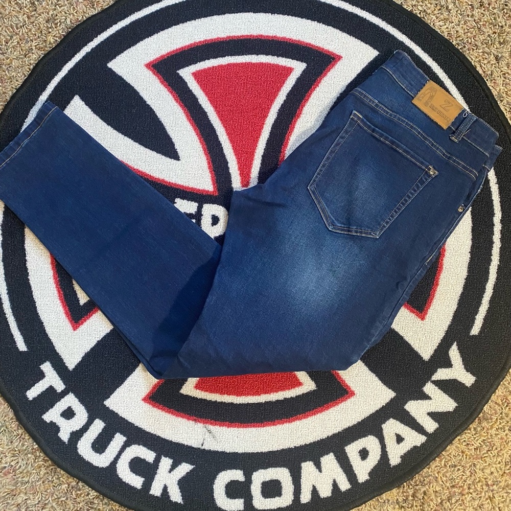 ZLZ Distressed Skinny Jeans!! Size 36x32!!!